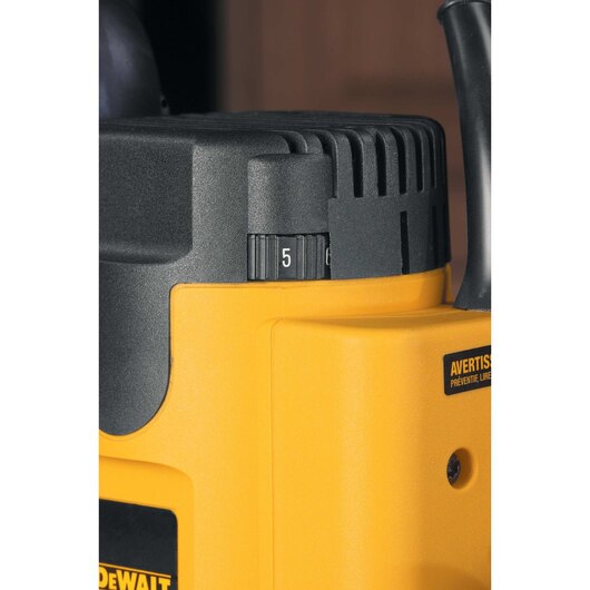 DEWALT DW621, 2 HP (maximum motor HP) EVS Plunge Router