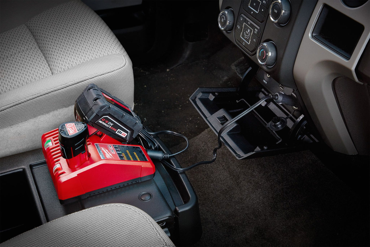 Milwaukee 48-59-1810, M18 & M12 DC CHARGER