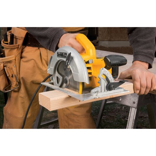 DEWALT DWE575, 7 1/4'' Lightweight Circular saw