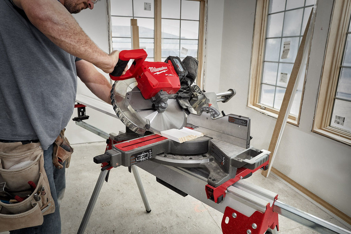 Milwaukee 2739-21HD, M18 FUEL 12" Dual Bevel Sliding Compound Miter Saw Kit (12.0 Ah)