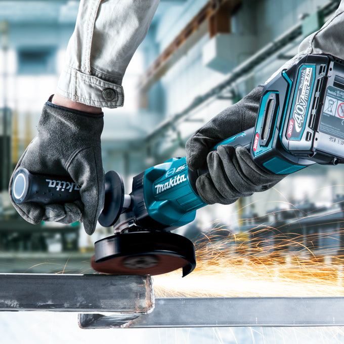 Makita GA005GM102, XGT 40V (4.0 Ah) MAX Li-Ion Brushless 5” Angle Grinder Kit (Slide Switch)