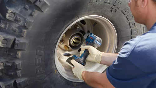 BOSCH GDS18V-330CB25, 18V Brushless 1/2" Impact Wrench Friction Ring w/ (2) 4.0 Ah CORE Compact Battery