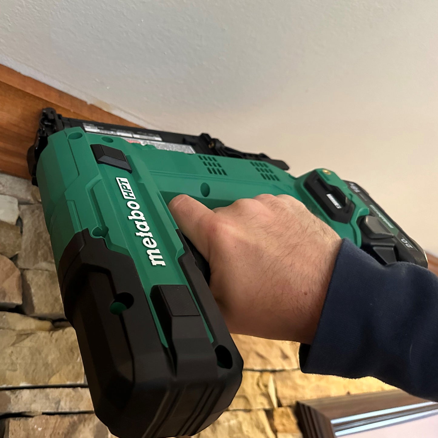 Metabo HPT NT1850DGM, 18V MULTIVOLT™ 18 GAUGE COMPACT BRAD NAILER (1 x 2.0Ah)