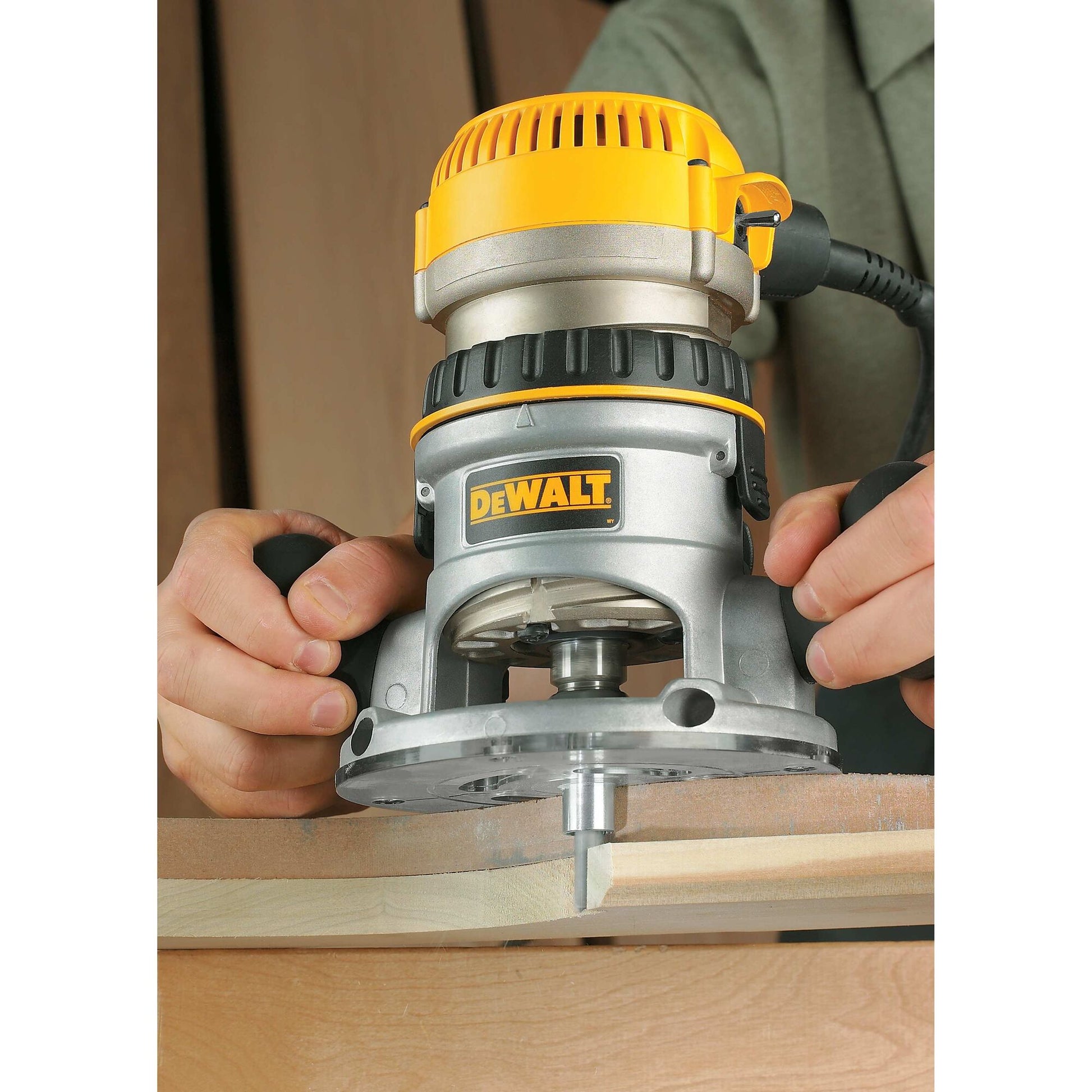 DEWALT DW616K, 1-3/4 HP (maximum motor HP) Fixed Base Router Kit