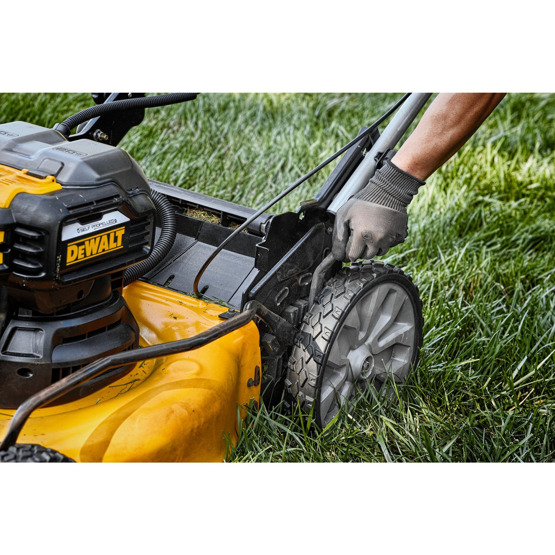 DEWALT DCMWSP255Y2-CA, 20V MAX 21.5" Rear Wheel Drive Self-Propelled Mower Kit (12.0 Ah X 2)