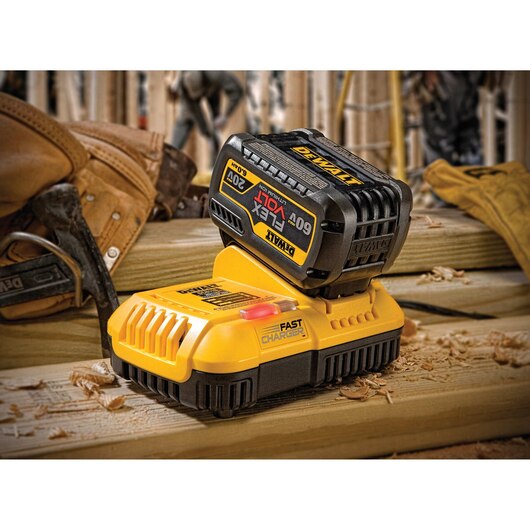 DEWALT DCB118, 20V MAX Fan Cooled Fast Charger