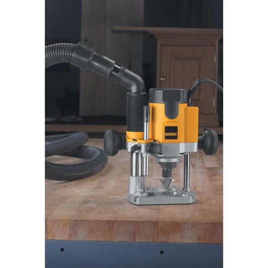 DEWALT DW621, 2 HP (maximum motor HP) EVS Plunge Router