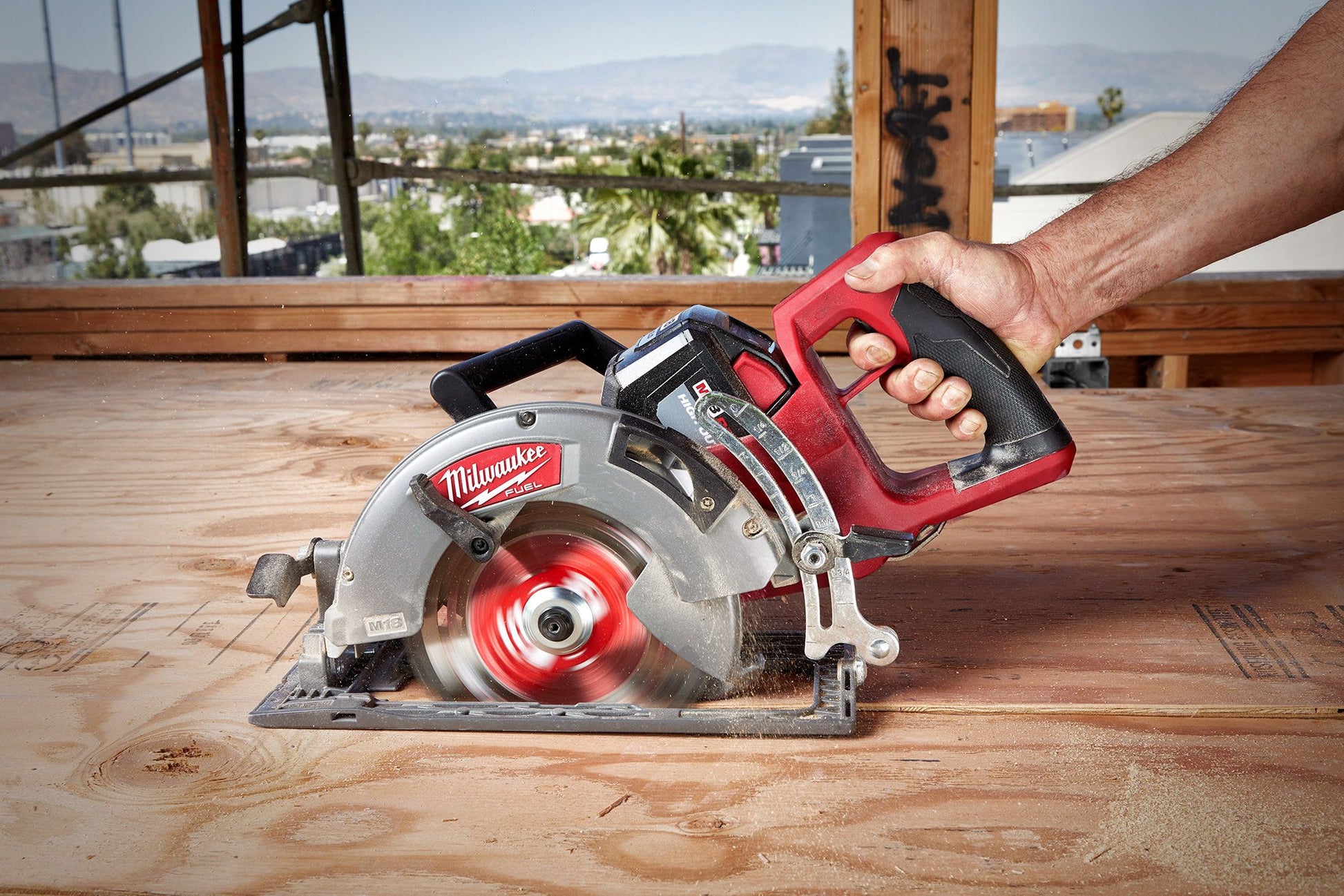 Milwaukee 2830-21HD, M18 FUEL Brushless Rear Handle 7-1/4" Circular Saw Kit (12.0 Ah)