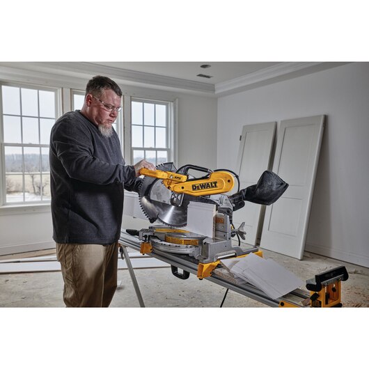 DEWALT DWS779, 12'' Double-Bevel Sliding Compound Miter Saw