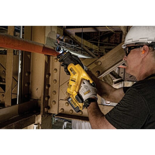 DEWALT DCS387P1, 20V MAX Cordless COMPACT Reciprocating Saw Kit (5.0Ah)