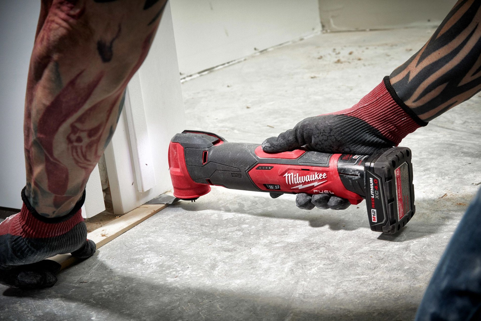 Milwaukee 2526-21XC, M12 FUEL Oscillating Multi-Tool Kit