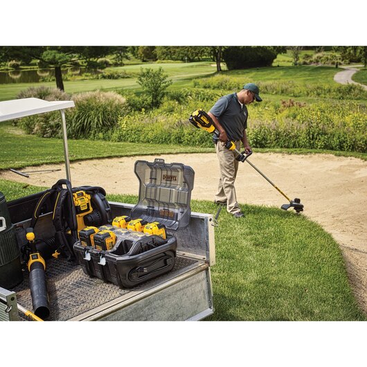 DEWALT DCB116, 40V MAX 6-Pack Charging Station