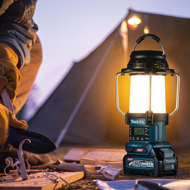 Makita MR010G, 40V MAX XGT Lantern / Radio (Tool Only)