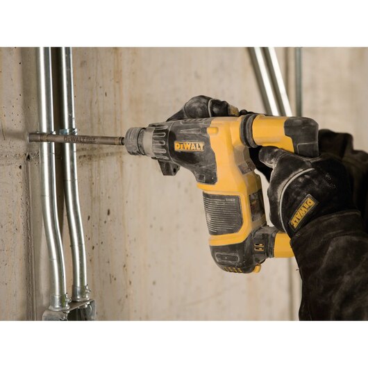 DEWALT D25052K, 3/4'' L-Shape SDS Plus Compact Rotary Hammer Kit