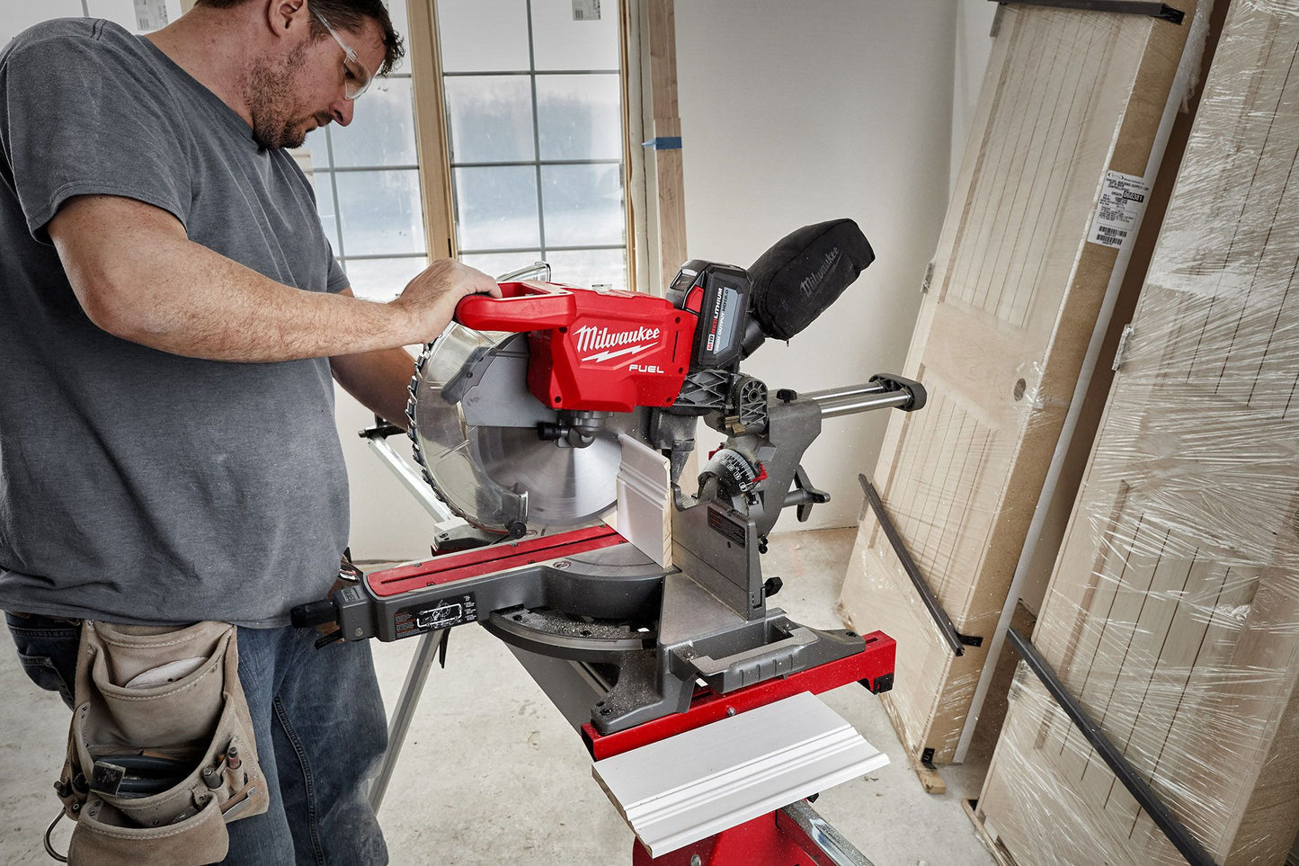 Milwaukee 2739-21HD, M18 FUEL 12" Dual Bevel Sliding Compound Miter Saw Kit (12.0 Ah)