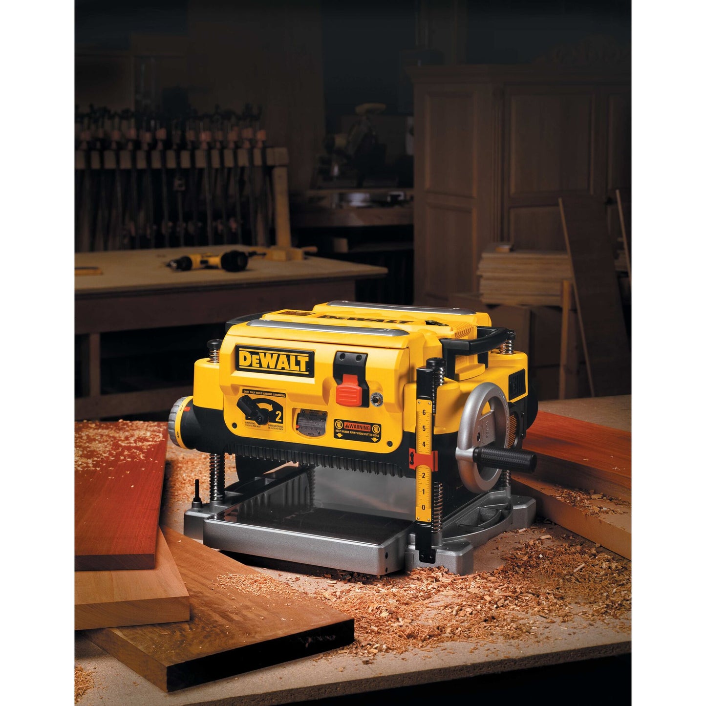 DEWALT DW735, 13'' Three Knife, Two Speed Thickness Planer