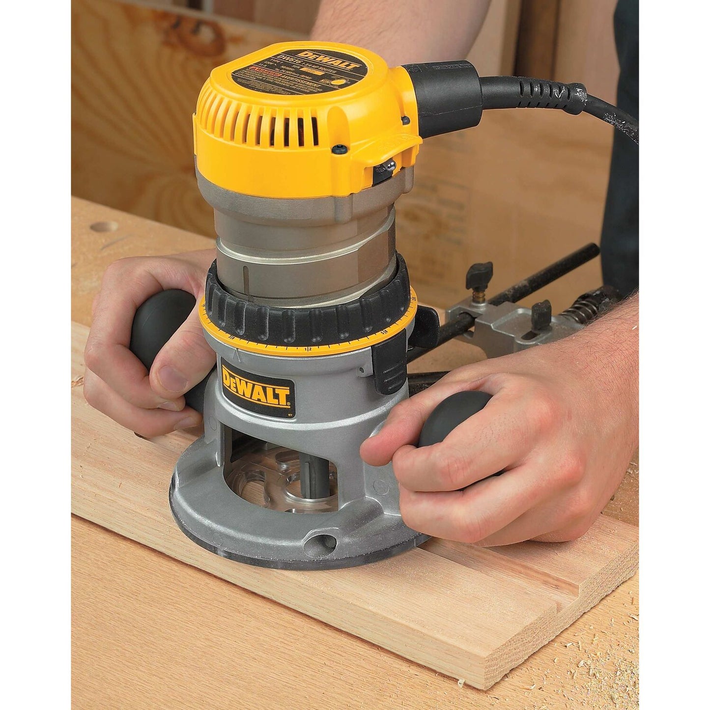 DEWALT DW616K, 1-3/4 HP (maximum motor HP) Fixed Base Router Kit