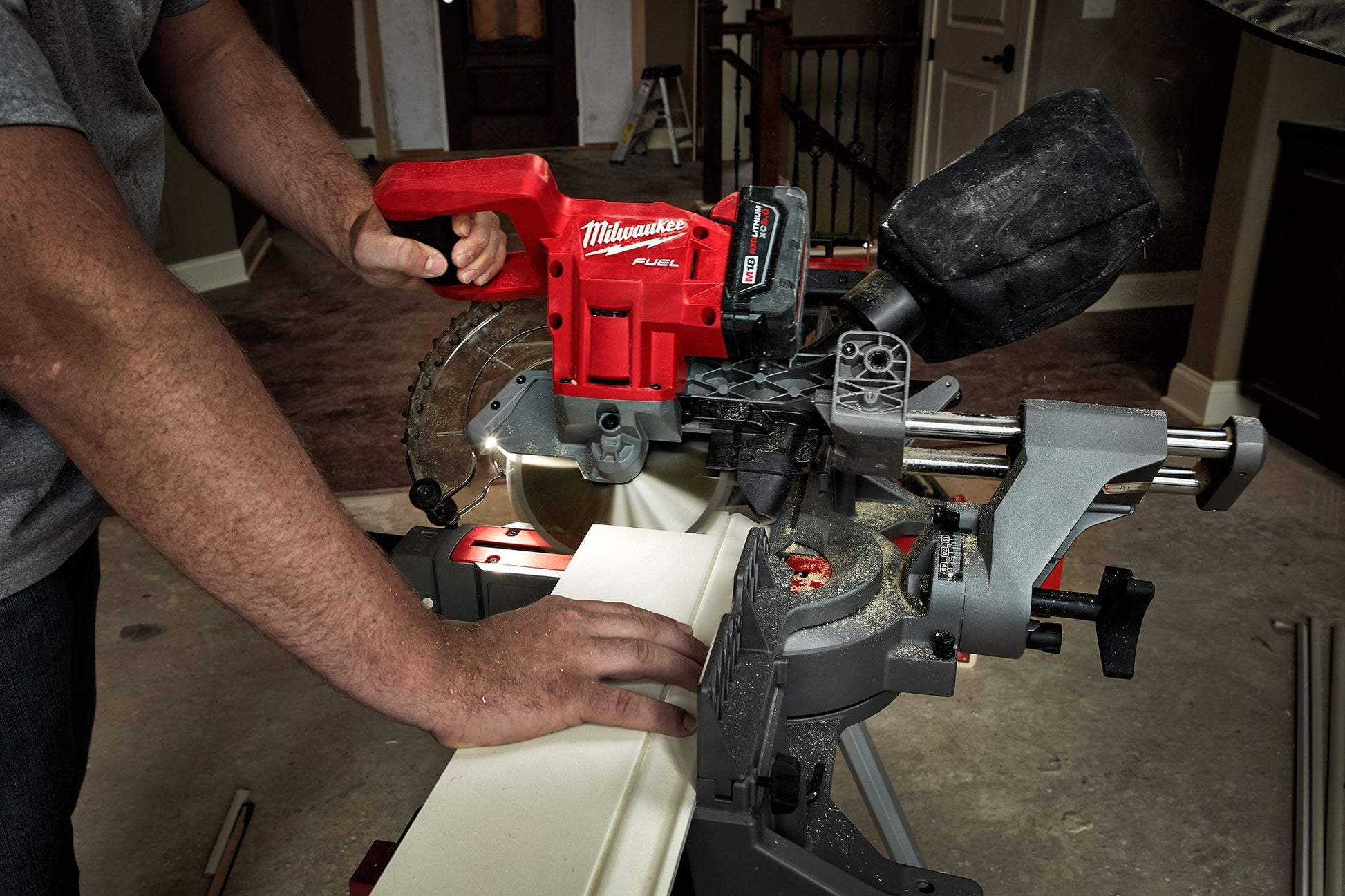 Milwaukee 48-08-0551, Folding Miter Saw Stand