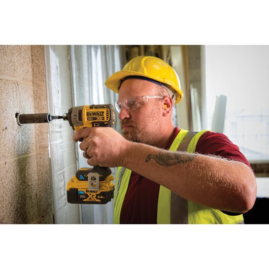 DEWALT DCF888P2BT, 20V MAX XR Impact Driver Kit (w/ Tool Connect)