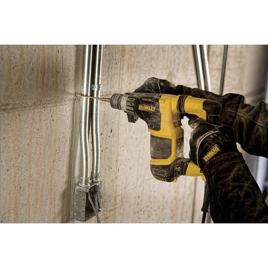 DEWALT D25052K, 3/4'' L-Shape SDS Plus Compact Rotary Hammer Kit