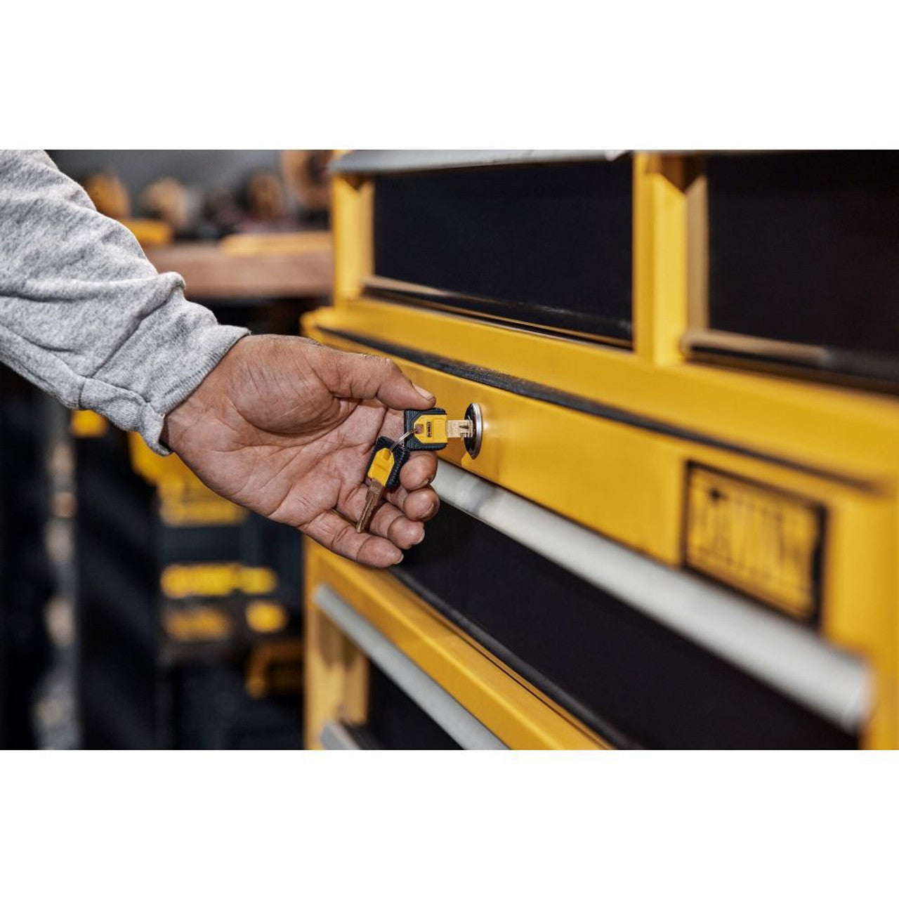 DEWALT DWST41061. 41in 6-Drawer Tool Chest