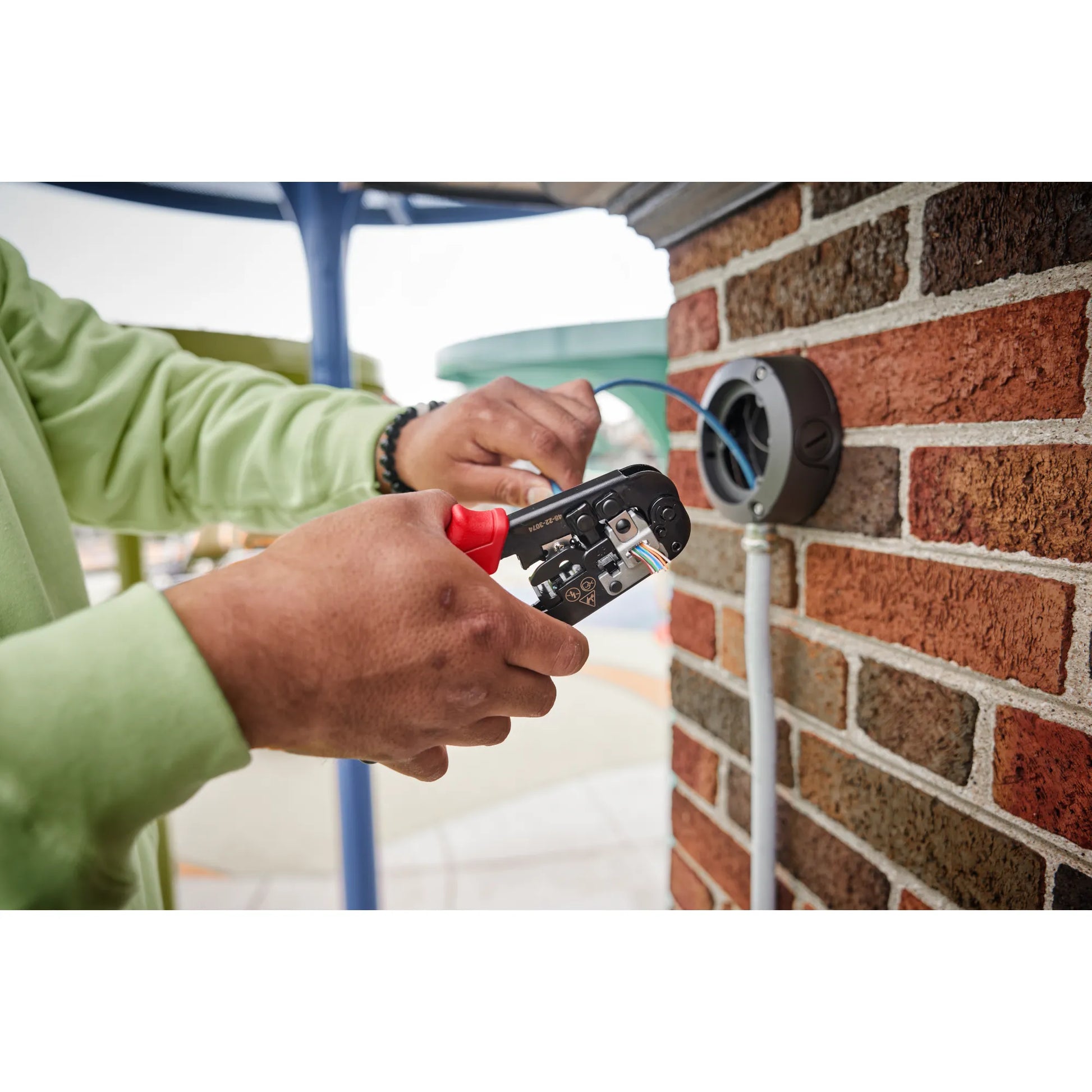 Milwaukee 48-22-3074, Ratcheting Pass-Through Crimper & Stripper