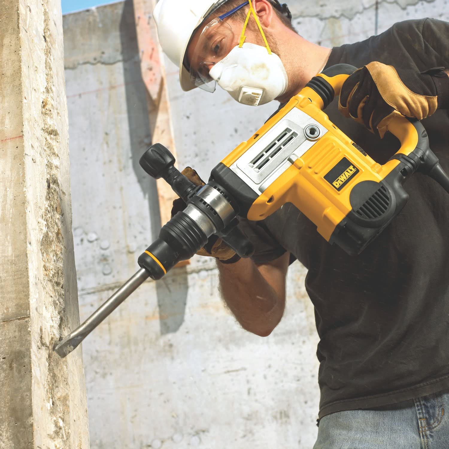 DEWALT D25831K, 13 lb. SDS MAX L-Shape Demolition Hammer