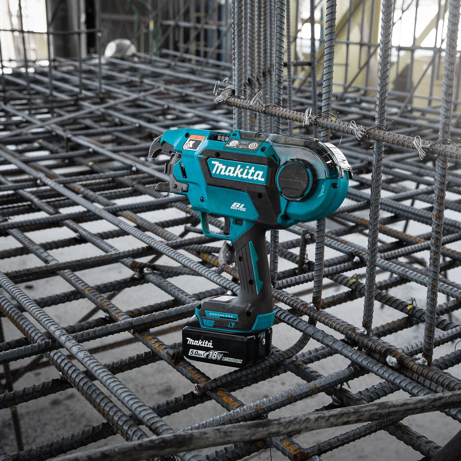 Makita DTR180ZK, 18V LXT Brushless Cordless Rebar Tying Tool w/XPT (Tool Only)